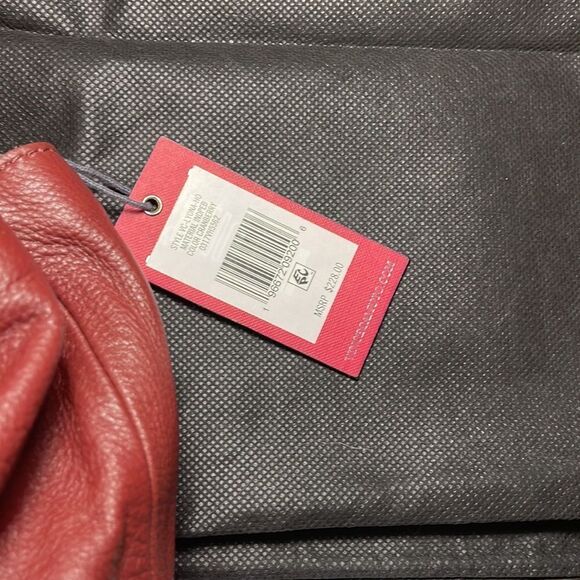 Vince Camuto cranberry Hobo bag NWT - Picture 2 of 5